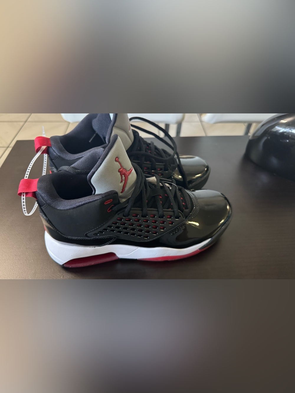 Jordan Maxin 200 Men's Basketball Mid Top Sneakers Black Gym Red CD6107-001